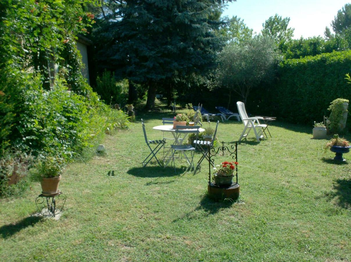Ferienwohnung L'Oustalet La Tour-dʼAigues Exterior foto